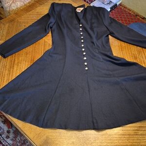 KATIE MFG:Vntg Black dress With Pearl Buttons. A Line Skirt.(1852A) Sz 10. USA